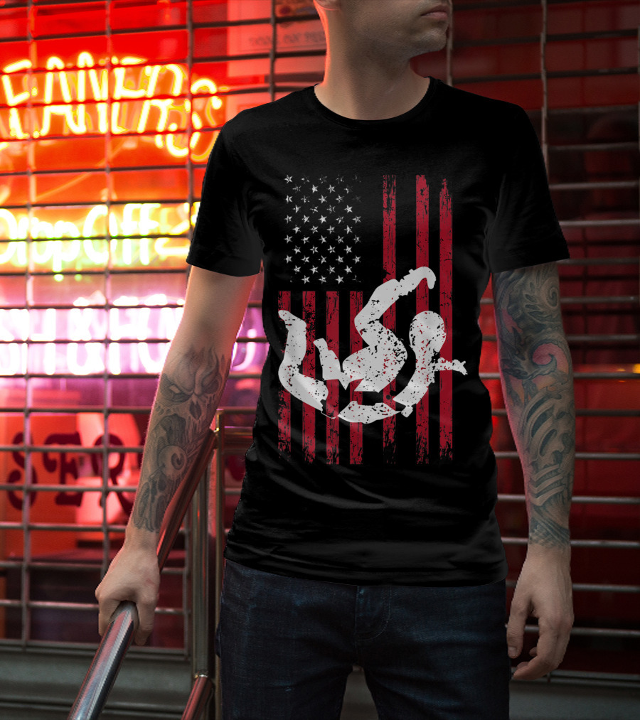 Vintage USA Flag Skydiver Parachuting T-Shirt