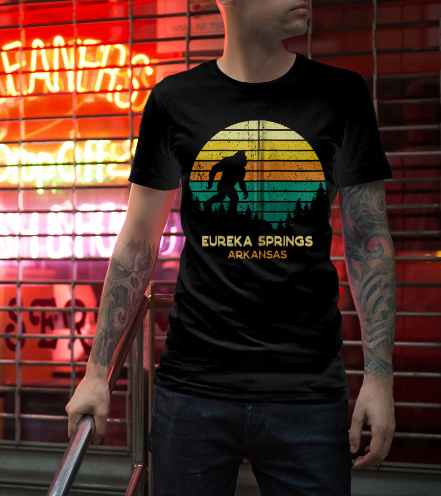 Eureka Springs Arkansas Retro Bigfoot Silhouette Sunset T-Shirt