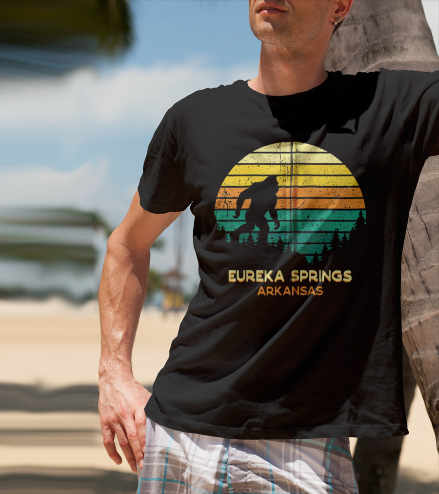 Eureka Springs Arkansas Retro Bigfoot Silhouette Sunset T-Shirt