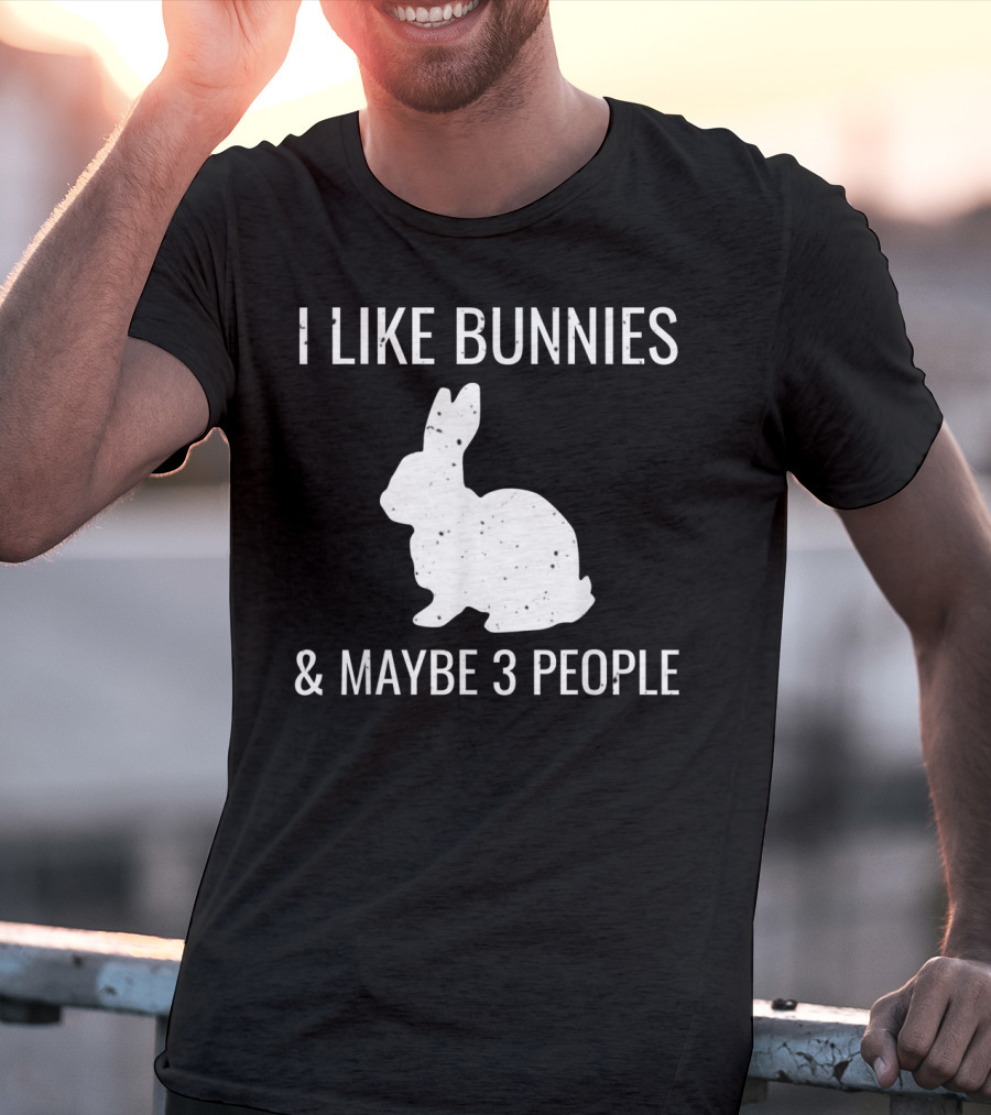 I Like Bunnies And Maybe 3 People Funny Introvert Bun T-Shirt