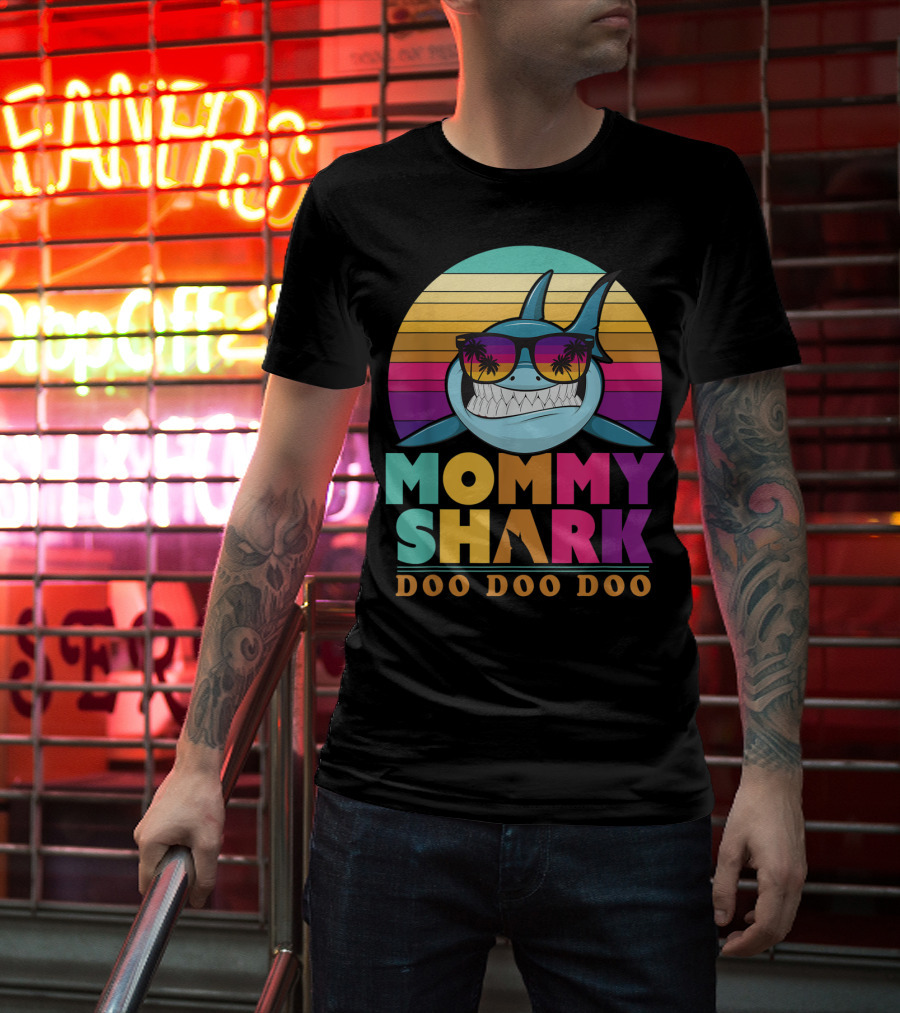 Mommy Shark Doo Doo Doo Retro Sunset With Sunglasses T-Shirt