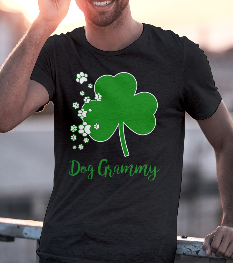 Dog Grammy Irish Shamrock With Paw Prints Best Grandmother's T-Shirt
