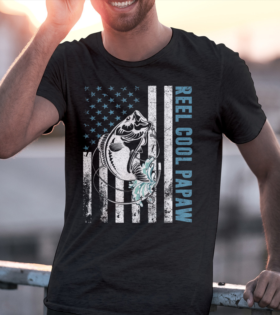 Reel Cool Papaw American Fishing Lovers Patriotic Vintage Bass T-Shirt