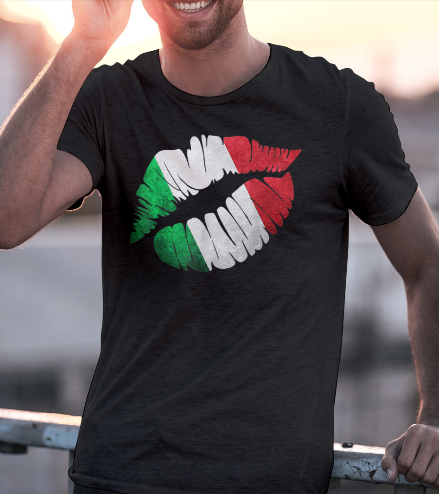 Italy Flag Distressed Patriotic Kiss T-Shirt
