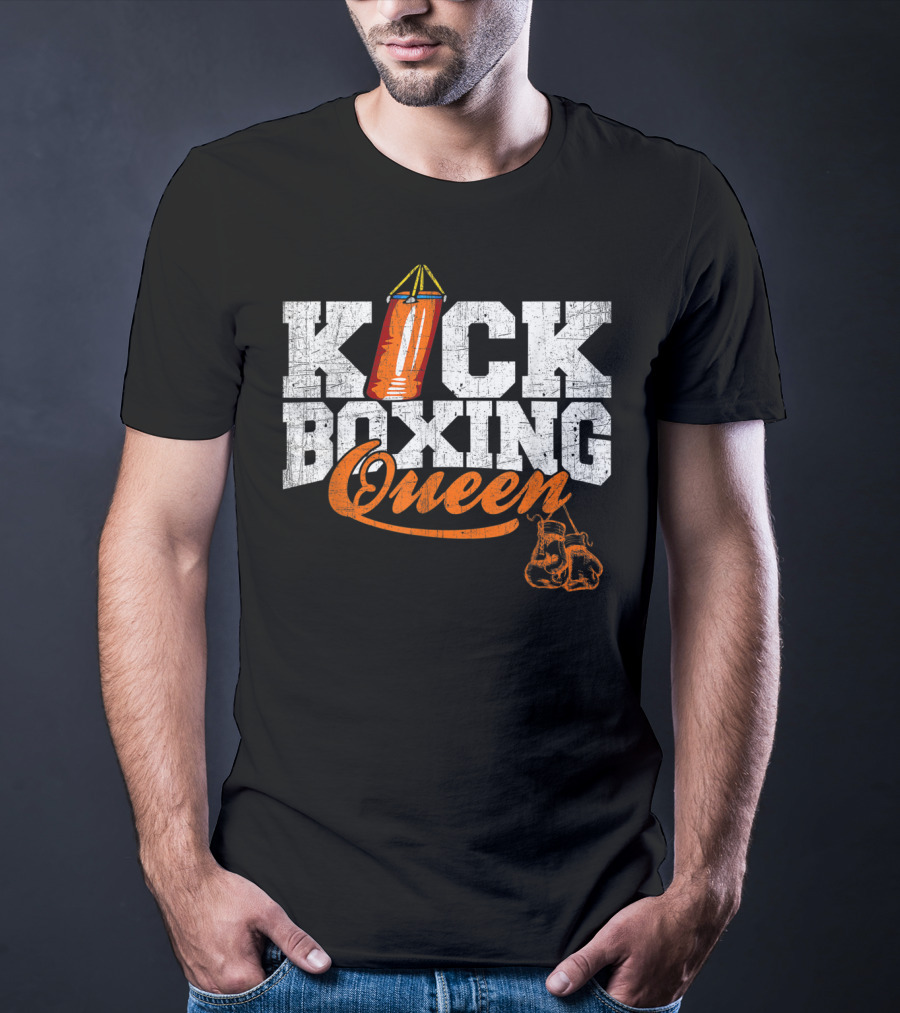 Kickboxing Queen Punching Bag And Boxing Gloves T-Shirt