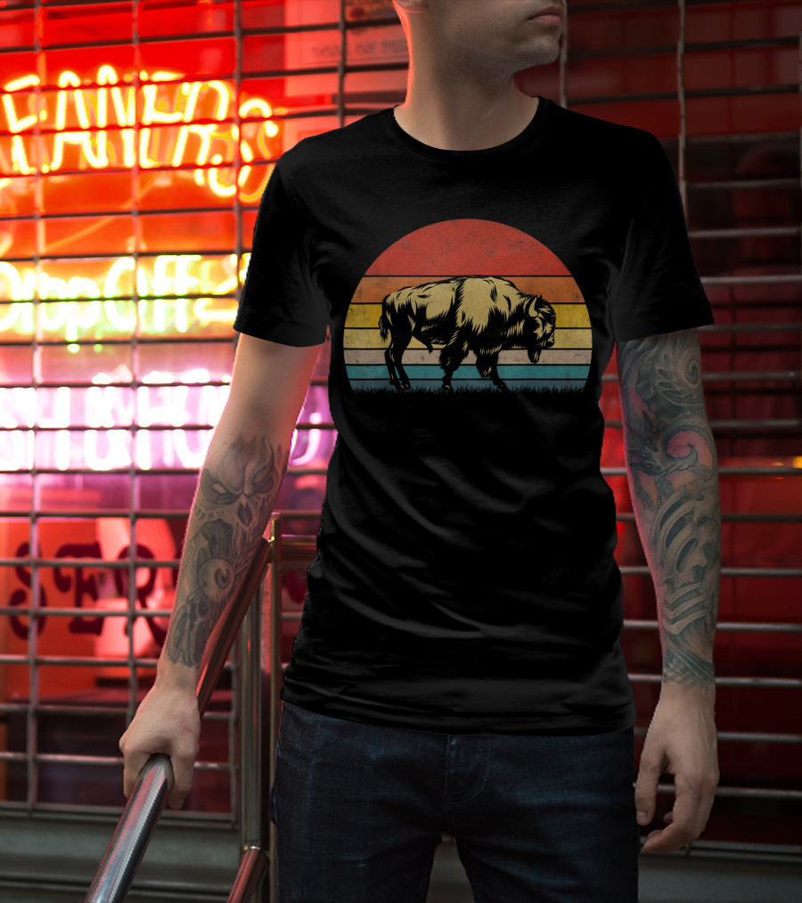 Buffalo Bison Sunset Vintage 70s Natur Retro Stripes T-Shirt