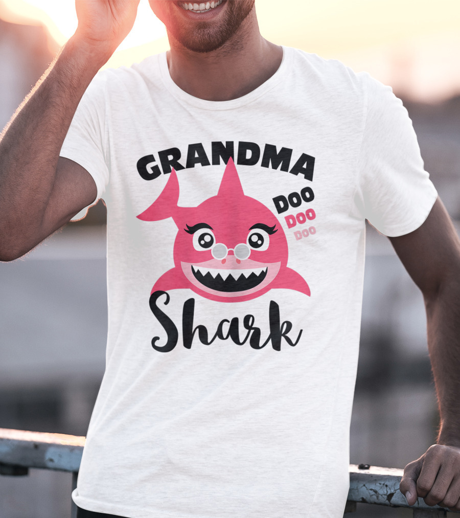 Grandma Shark Doo Doo Doo Pink Shark With Glasses T-Shirt