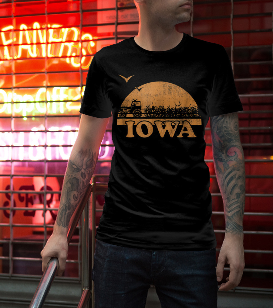 Vintage Iowa 70s 80s Distressed Sunrise Tractor Scene T-Shirt
