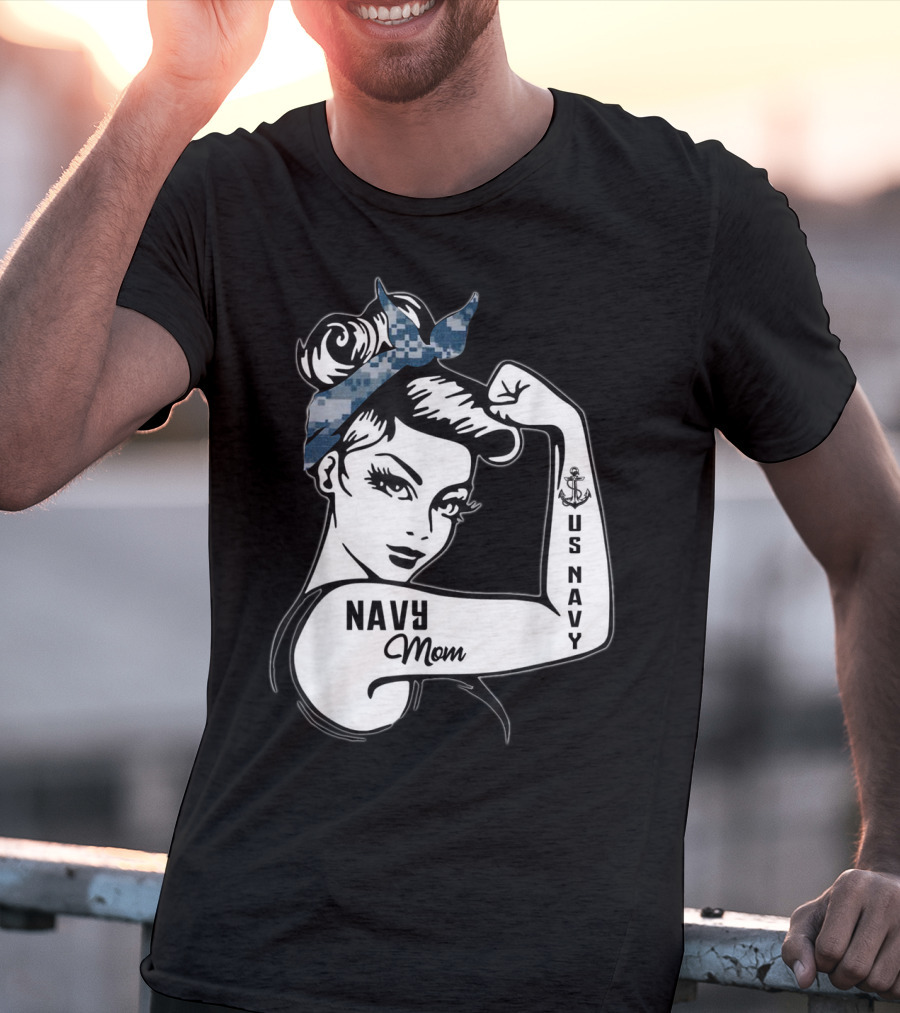 Navy Mom US Navy Strong Memorial Day T-Shirt
