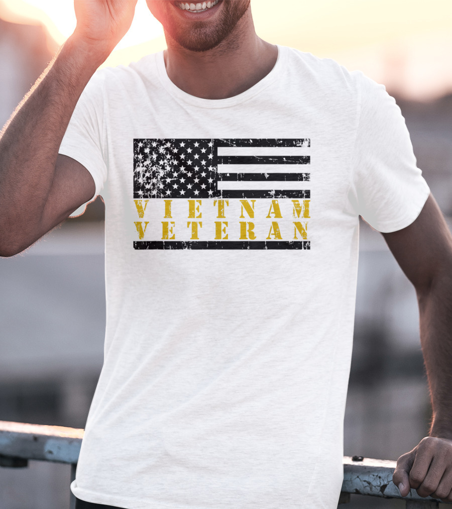 Vietnam Veteran Distressed Flag American T-Shirt