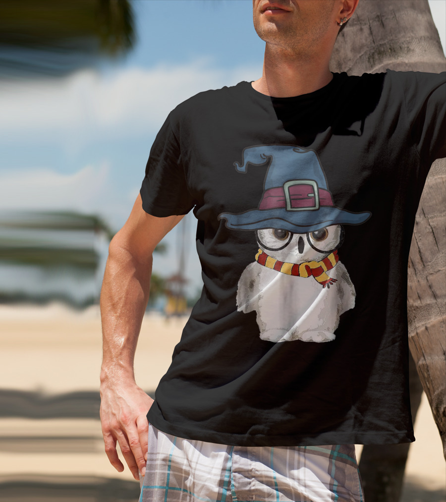 Cute Owl Wizard Hat With Striped Scarf T-Shirt