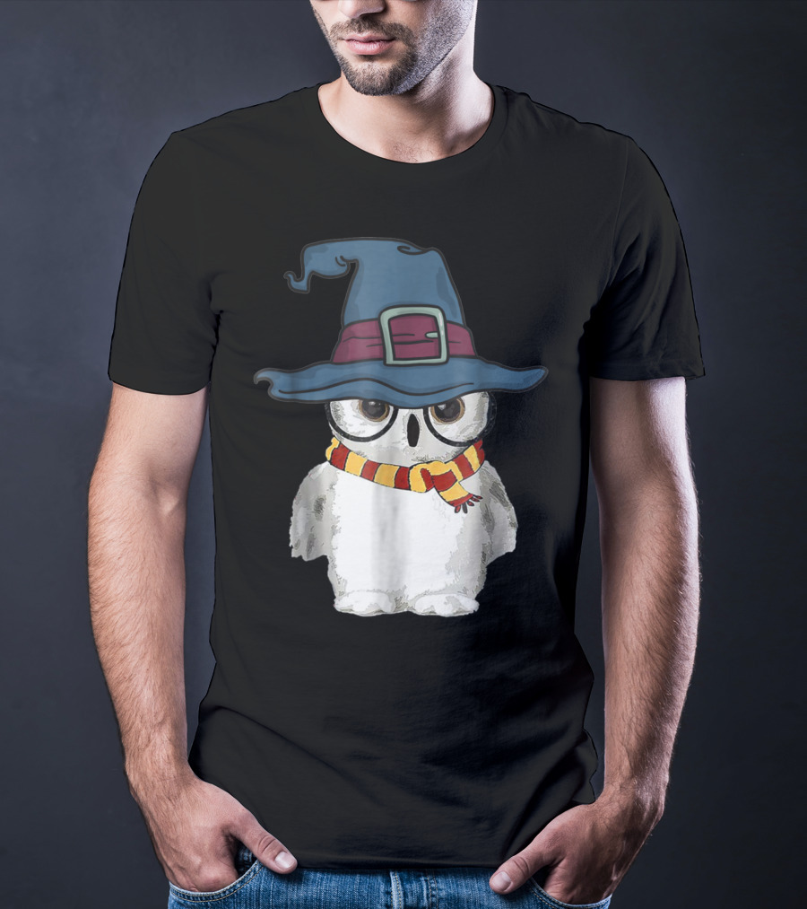 Cute Owl Wizard Hat With Striped Scarf T-Shirt