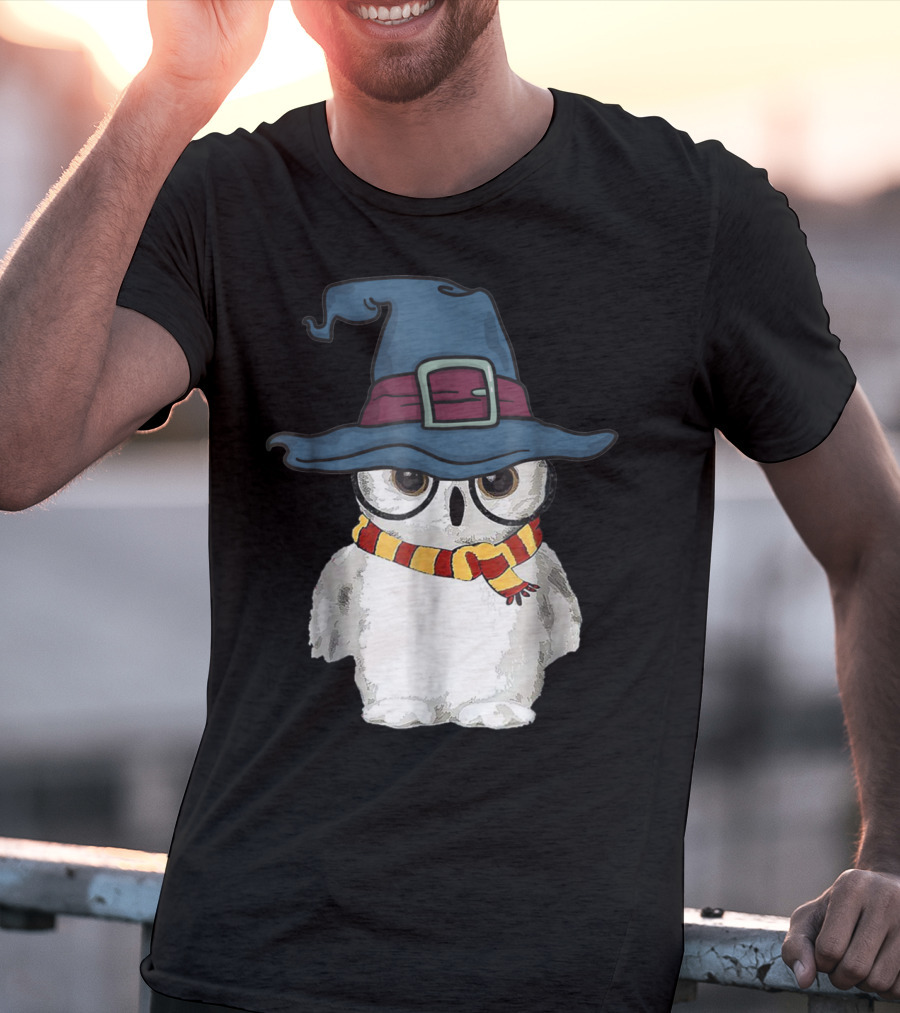 Cute Owl Wizard Hat With Striped Scarf T-Shirt
