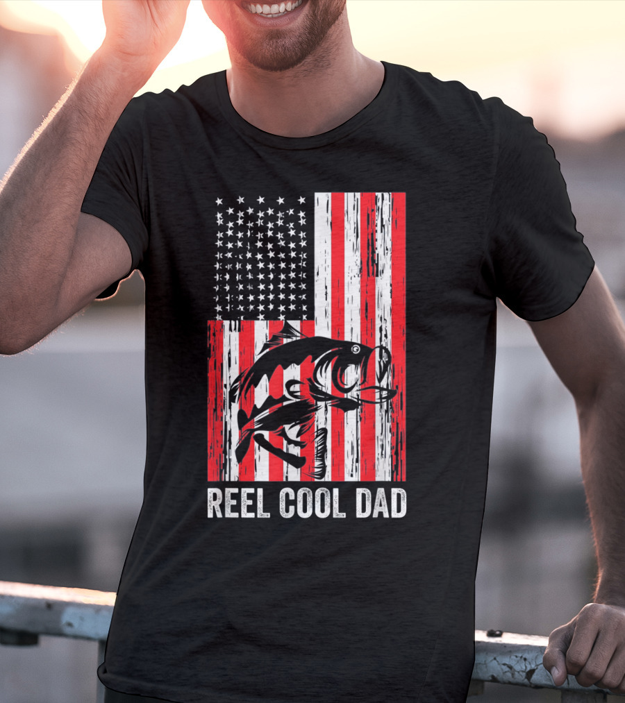 Reel Cool Dad Vintage Fisherman American Flag Father's Day T-Shirt
