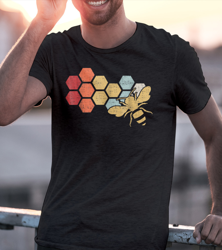 Retro Vintage Honeycomb And Bee Design Beekeeper Beekeeping Honey T-Shirt