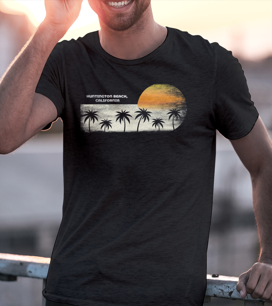 Huntington Beach California Vintage Ocean Sunset With Palm Trees T-Shirt