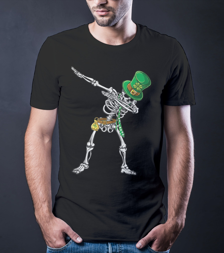 Dabbing Skeleton Leprechaun With Green Hat And Shamrock Tie T-Shirt