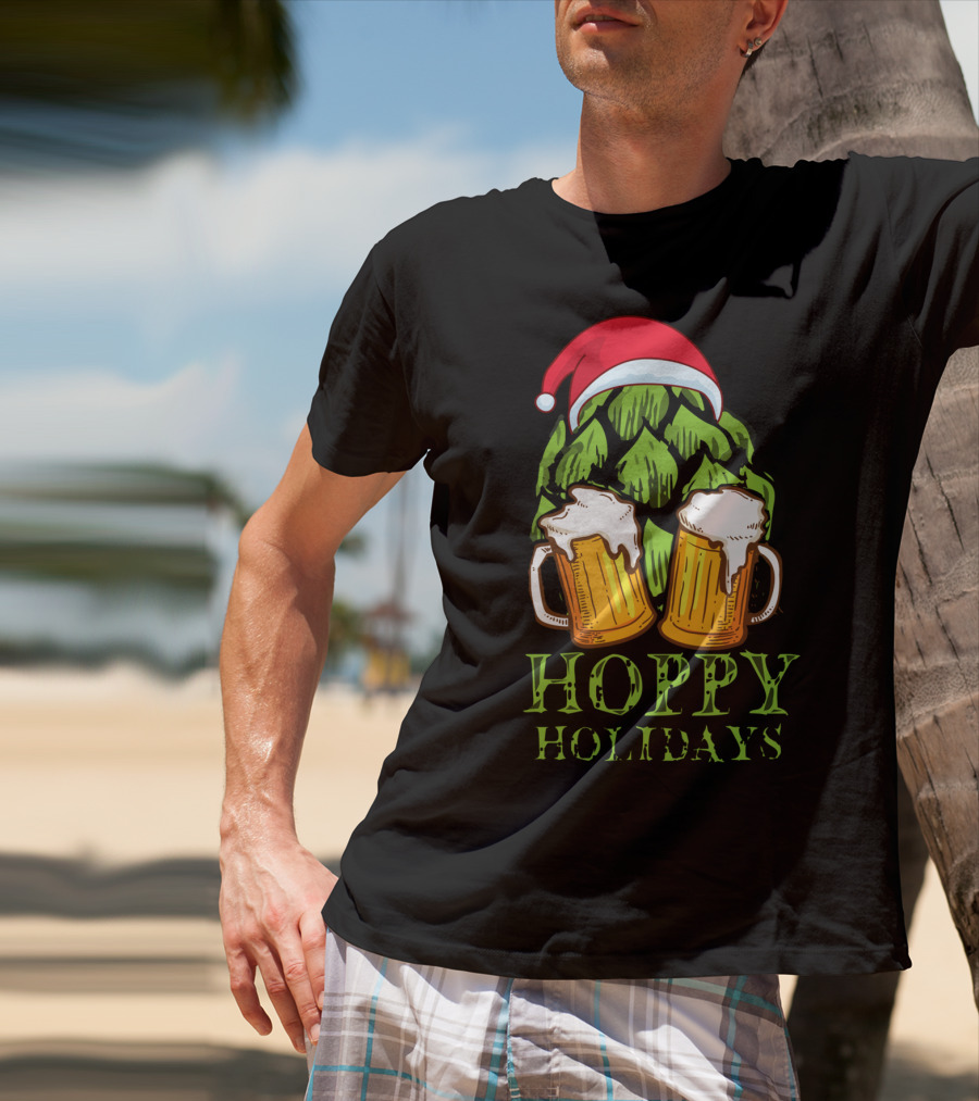 Hoppy Holidays Funny Christmas Craft Beer Hops With Santa Hat And Beer Mugs T-Shirt