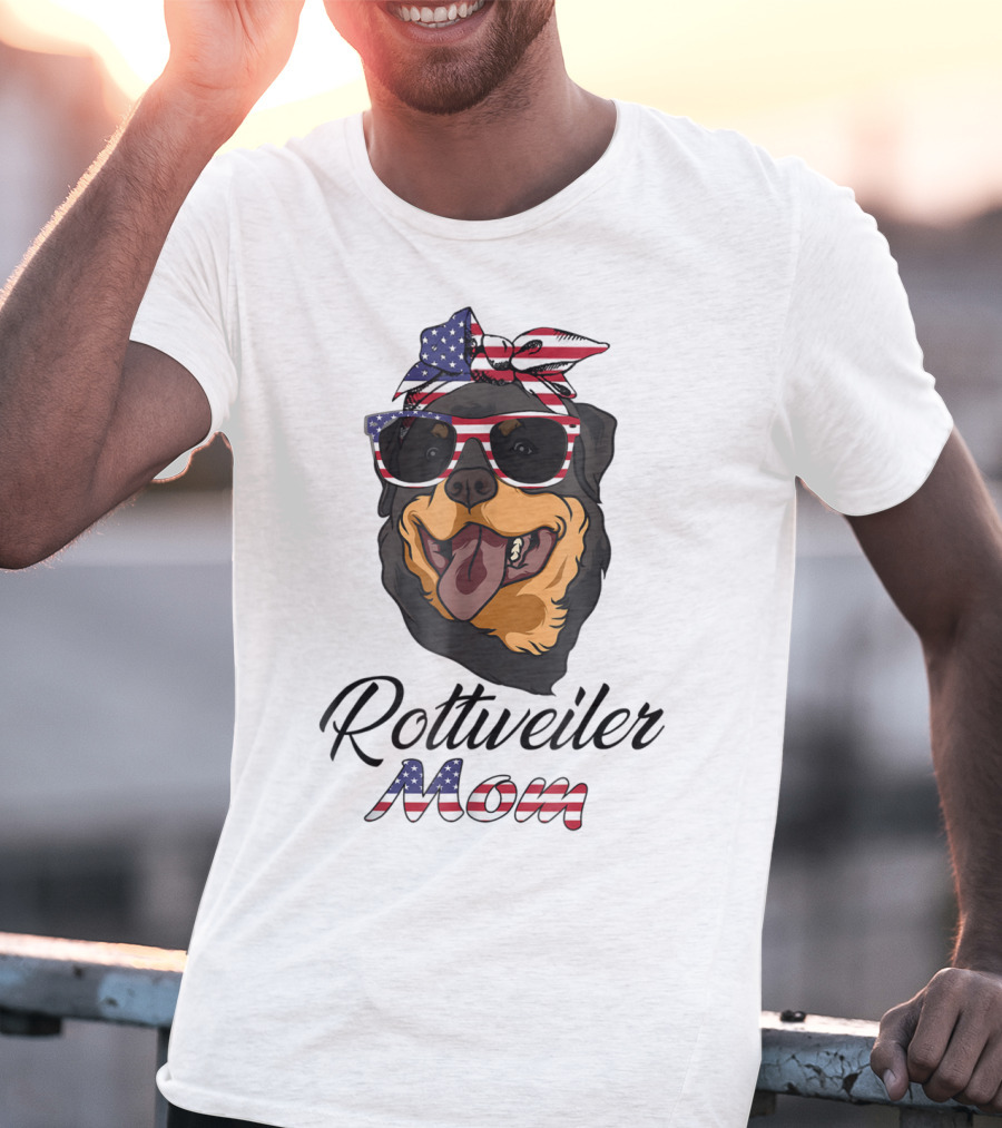 Rottweiler Mom Bandana Glasses American Flag T-Shirt