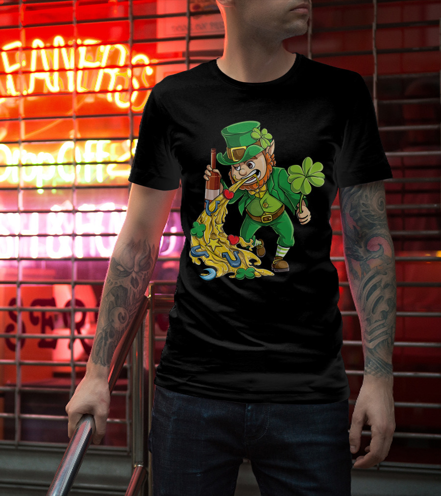 Leprechaun Tossing Lucky Charms St Patrick's Day T-Shirt