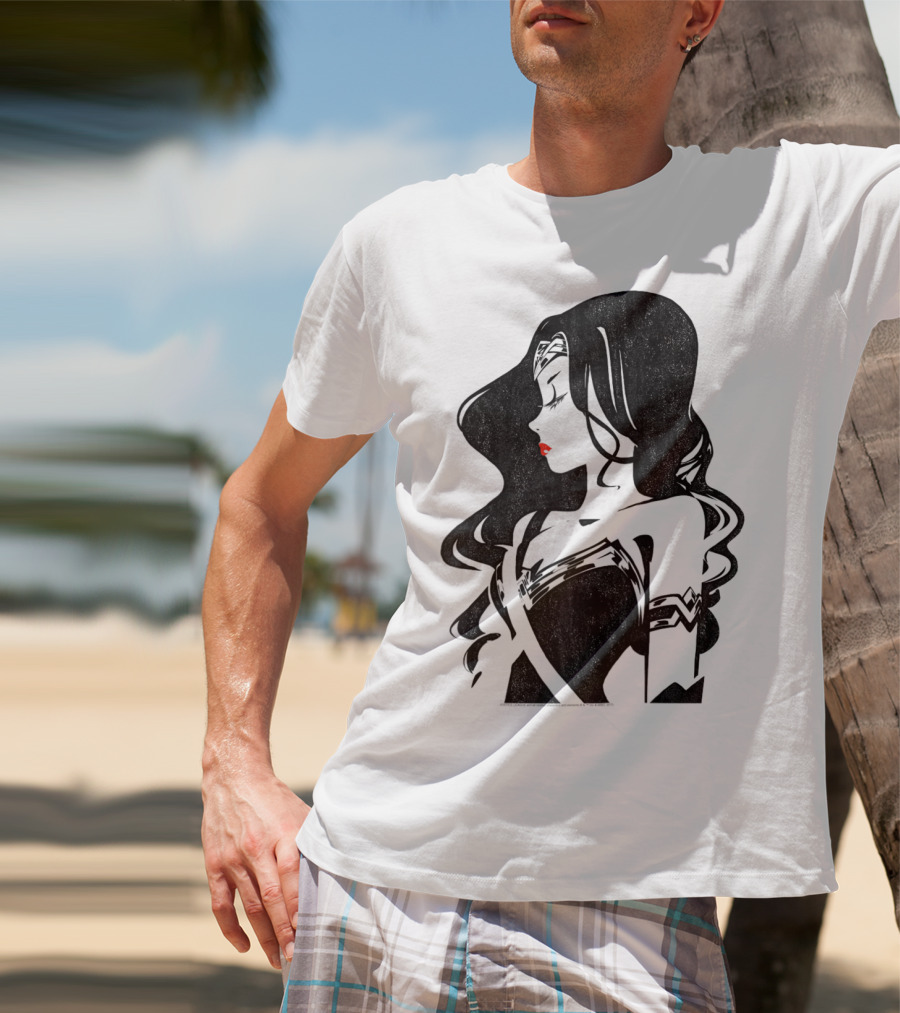 Justice League Wonder Woman Profile Silhouette With Red Lips T-Shirt