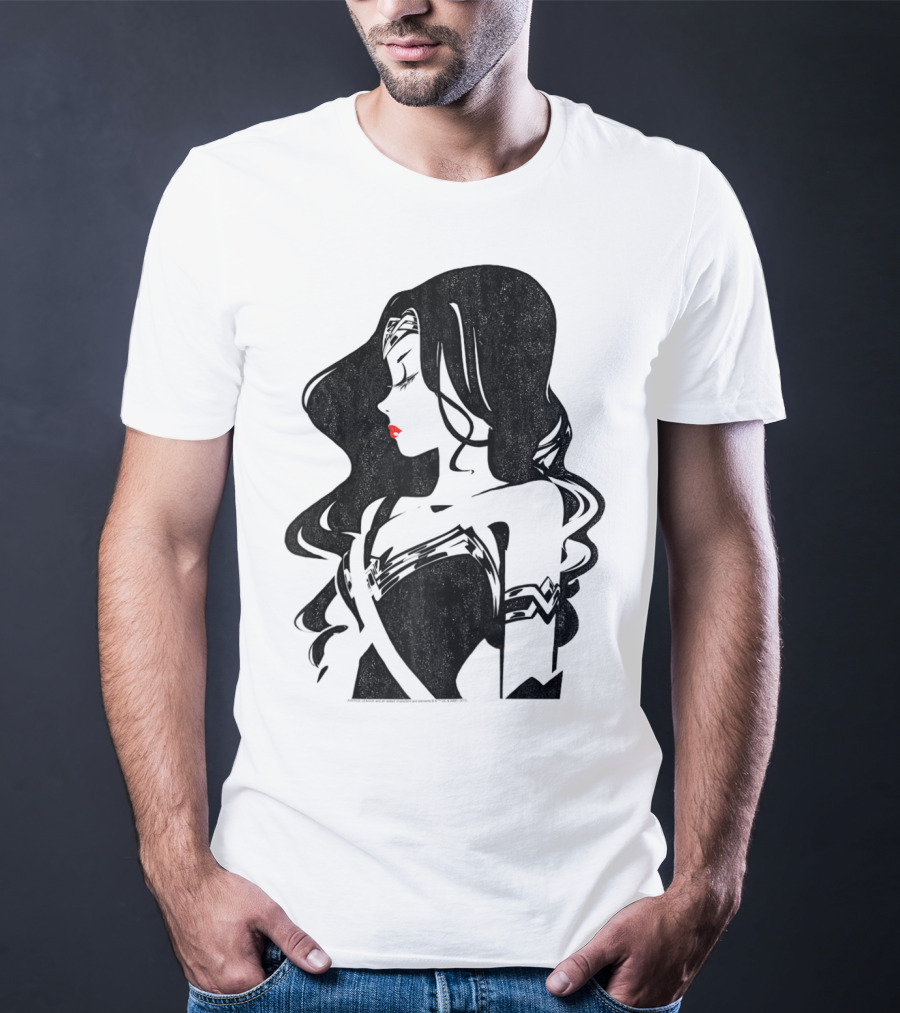 Justice League Wonder Woman Profile Silhouette With Red Lips T-Shirt