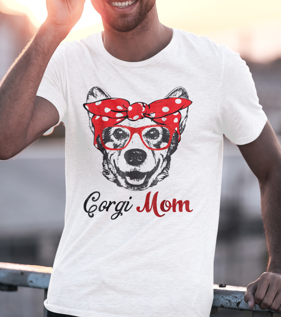 Corgi Mom Funny Hanging With Corgi T-Shirt