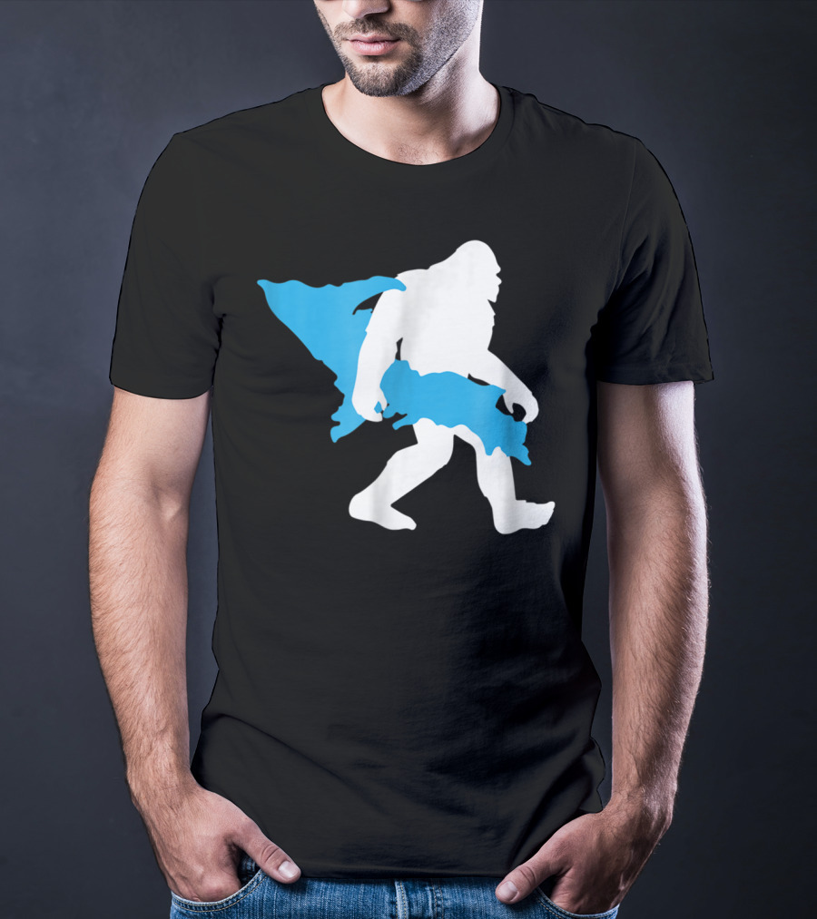 Bigfoot Upper Peninsula Funny Sasquatch UP Michigan Map T-Shirt