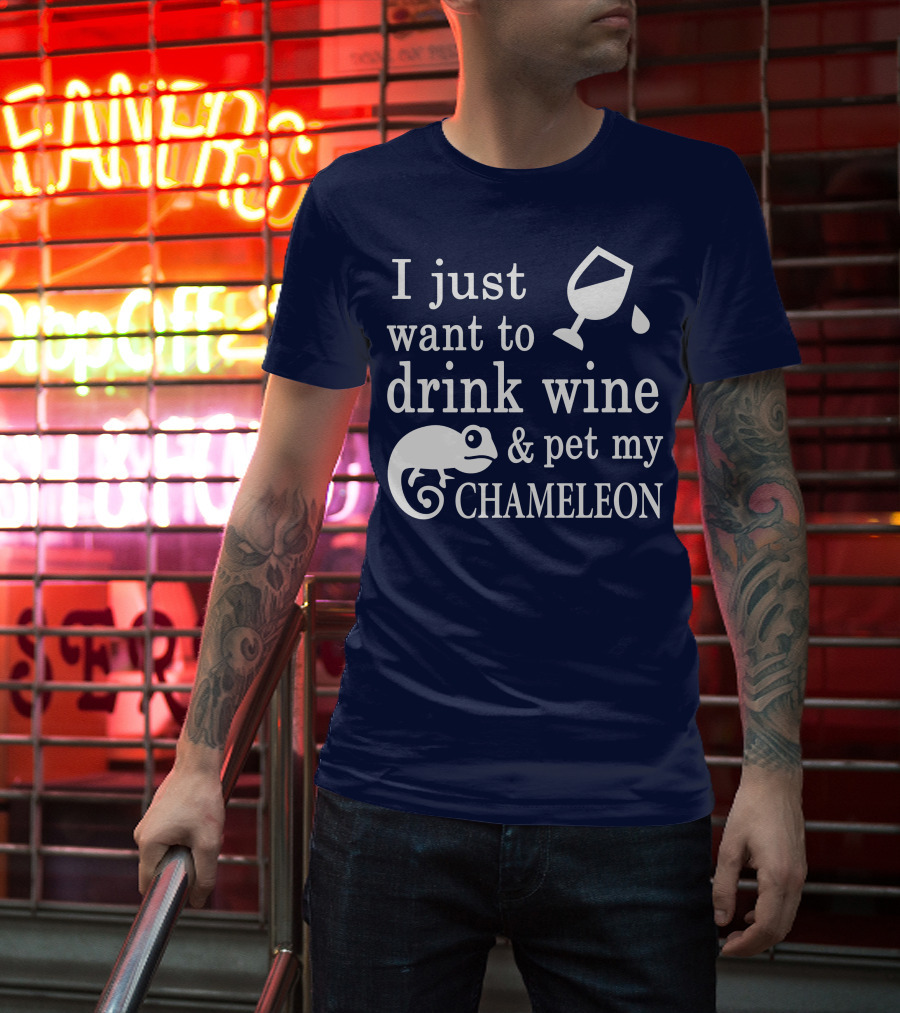 I Just Want To Drink Wine And Pet My Chameleon T-Shirt