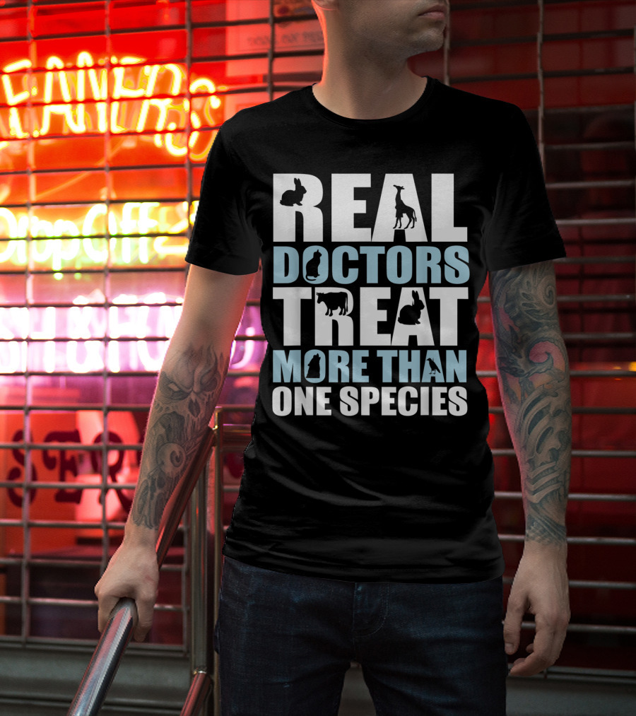 Real Doctors Treat More Than One Species Giraffe Cat Cow T-Shirt