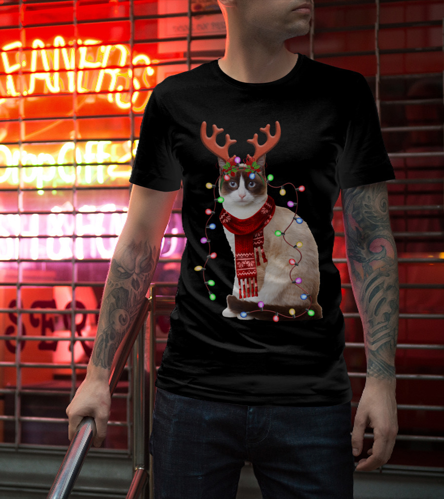 Santa Siamese Cat Reindeer Antlers Wrapped In Christmas Lights T-Shirt