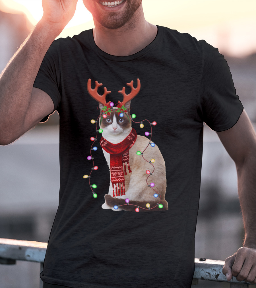 Santa Siamese Cat Reindeer Antlers Wrapped In Christmas Lights T-Shirt