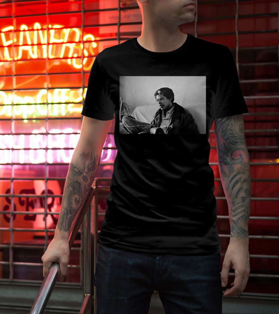 Vintage College Obama Black And White Photo Smoking Relaxed Mood T-Shirt