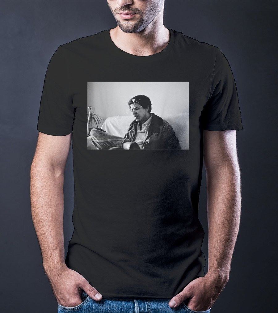Vintage College Obama Black And White Photo Smoking Relaxed Mood T-Shirt