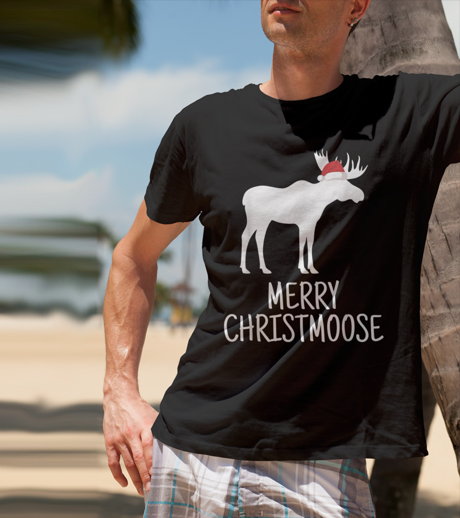 Merry Christmoose Funny Pun Animal Holiday Moose With Santa Hat T-Shirt