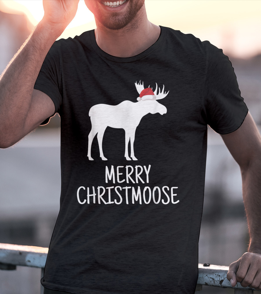 Merry Christmoose Funny Pun Animal Holiday Moose With Santa Hat T-Shirt
