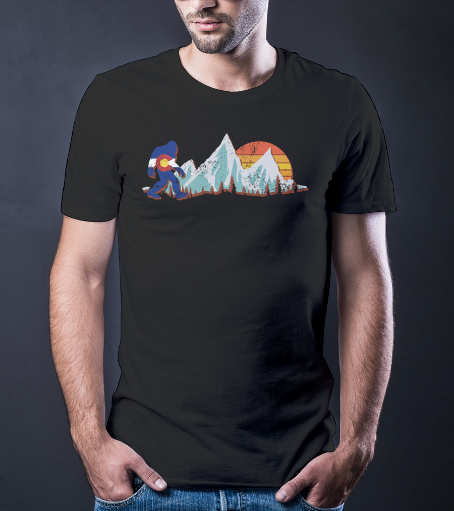 Colorado Flag Bigfoot Silhouette Mountain Scene With Sunset T-Shirt