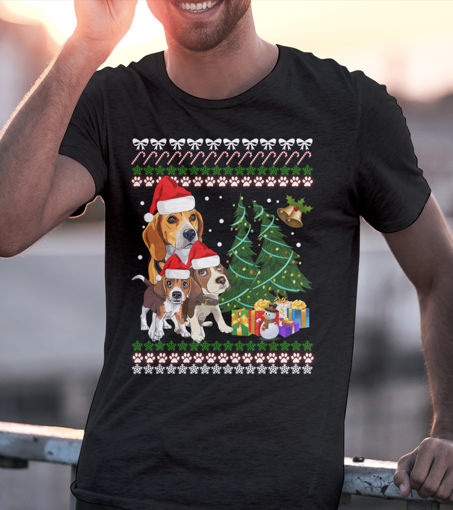 Santa Hat Beagles Christmas Tree And Gifts T-Shirt