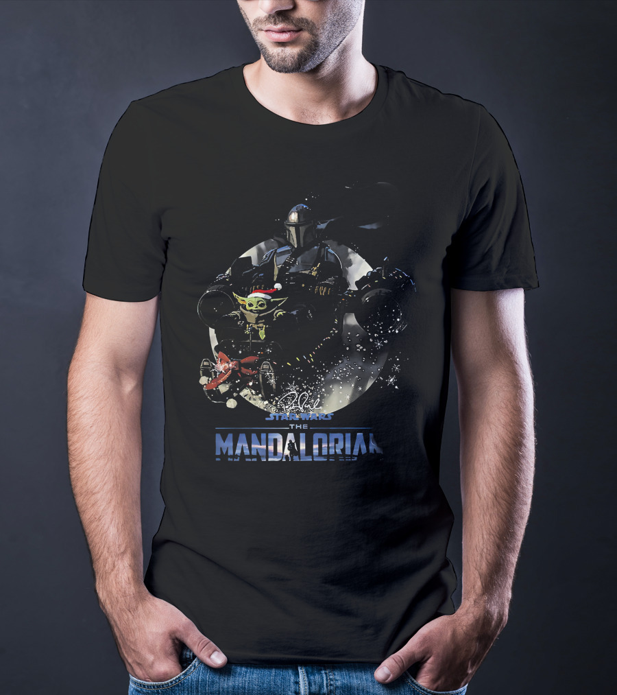 Star Wars The Mandalorian Mando And Baby Yoda Christmas Signature T-Shirt