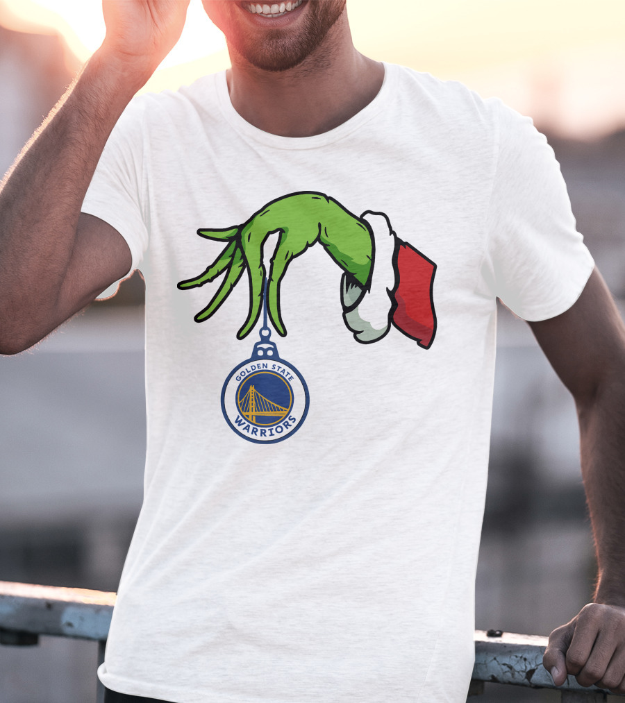 The Grinch Hand Holding Golden State Warriors T-Shirt