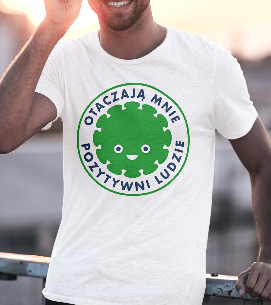 Otaczają Mnie Pozytywni Ludzie Green Smiley Puzzle Face T-Shirt