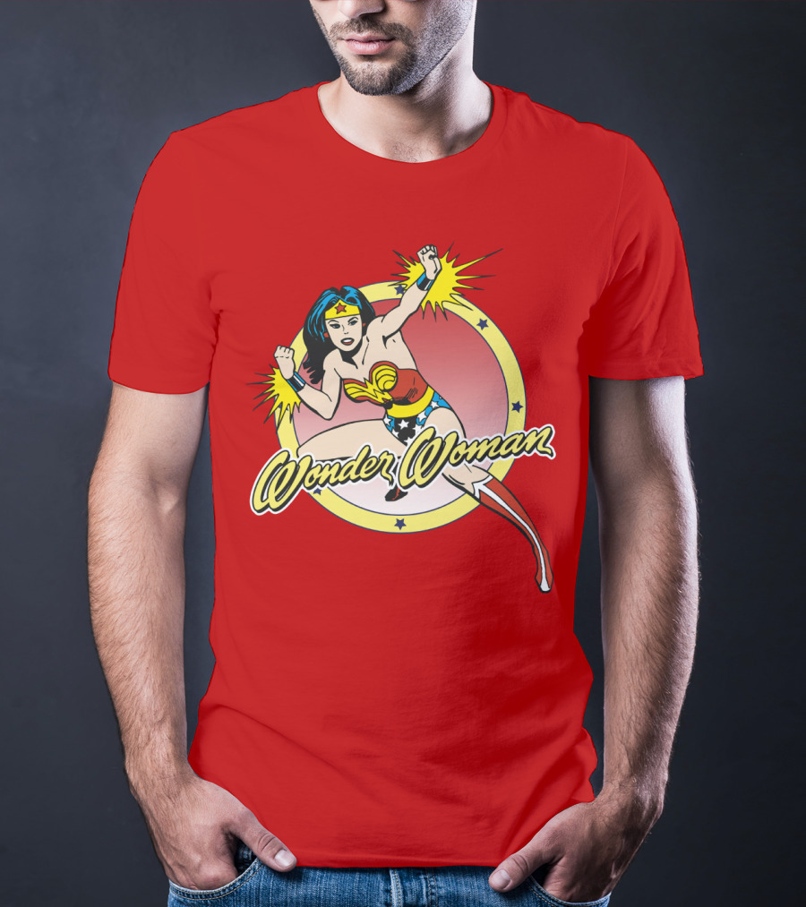 Wonder Woman Dynamic Heroic Pose Comic T-Shirt