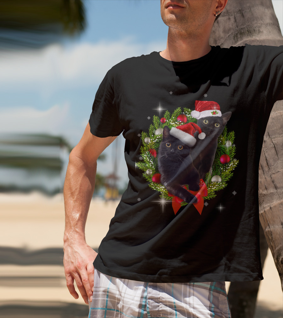Christmas Cats With Santa Hats In Holiday Wreath T-Shirt