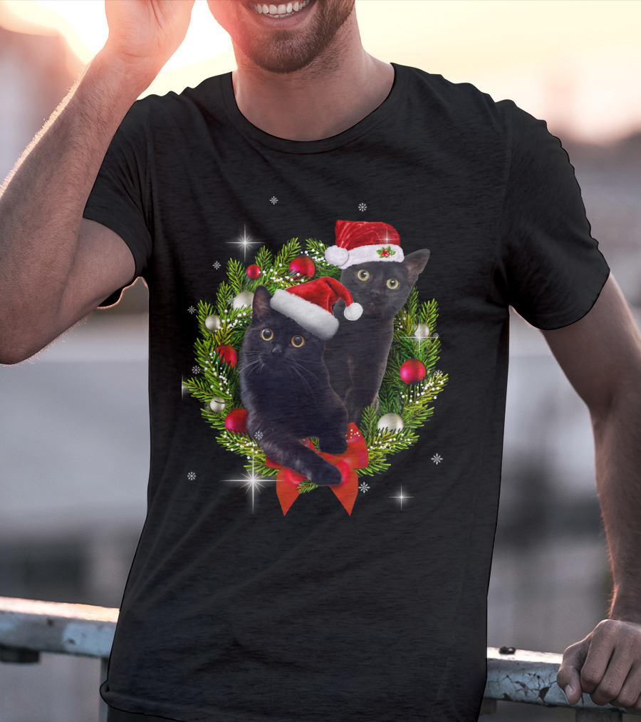 Christmas Cats With Santa Hats In Holiday Wreath T-Shirt