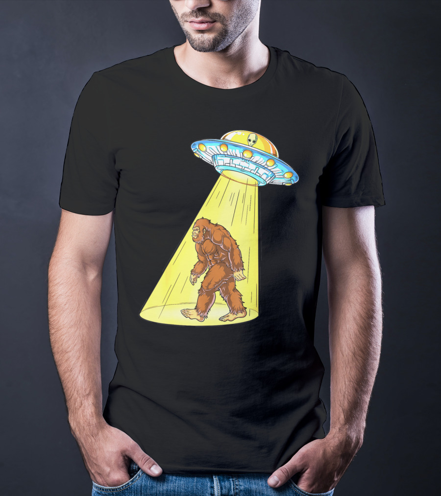 Bigfoot Sasquatch UFO Abduction Alien Flying Saucer T-Shirt