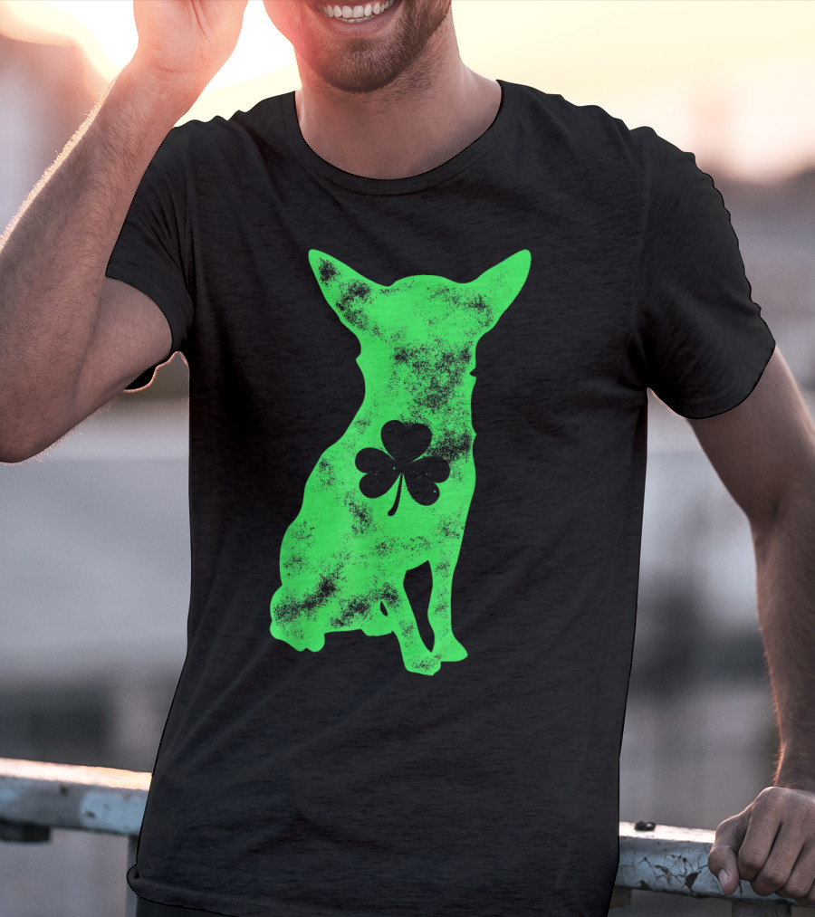 Chihuahua Shamrock Dog Lover St Patricks Day Men T-Shirt