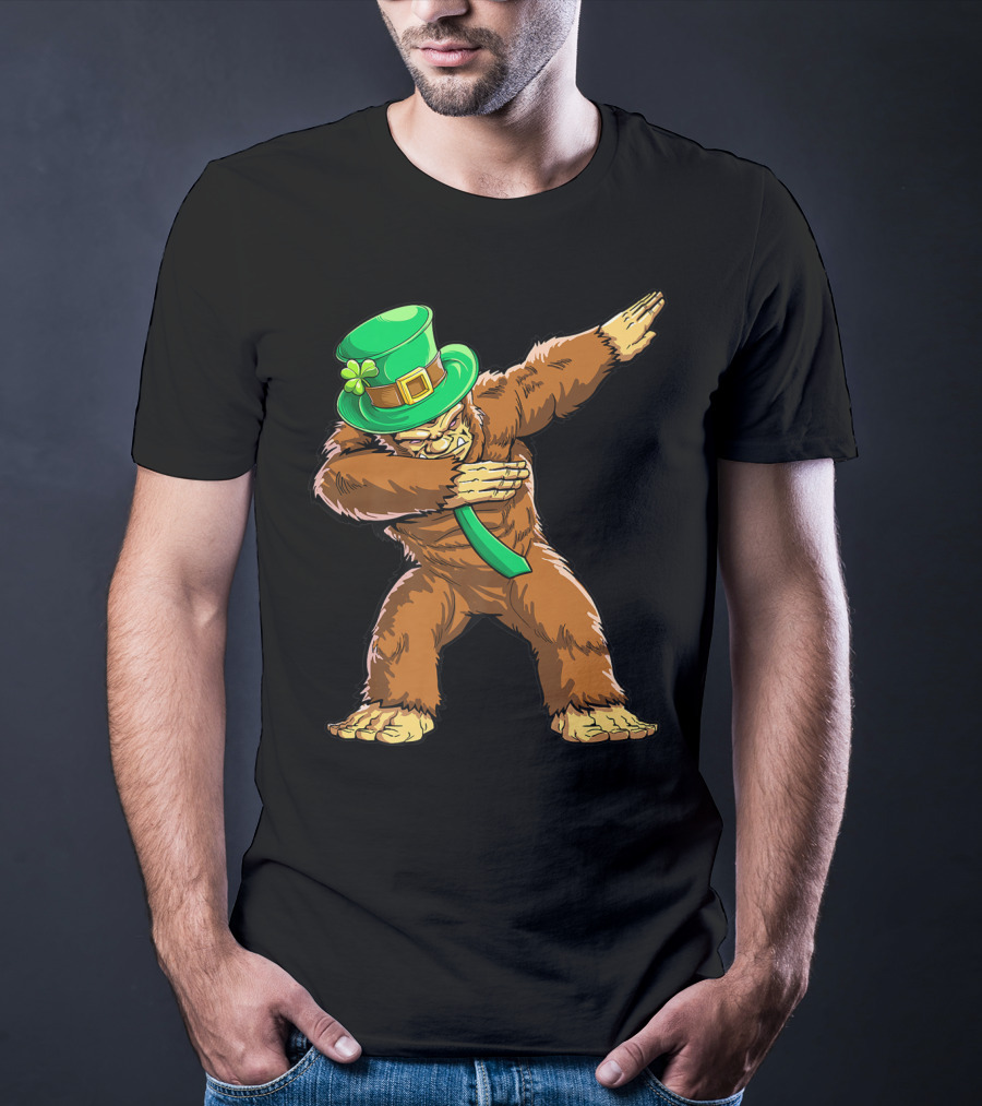 Dabbing Bigfoot St Patricks Day Leprechaun Hat T-Shirt