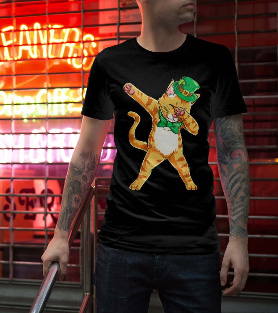 Dabbing Cat St Patricks Day Green Bow Tie Leprechaun Hat T-Shirt