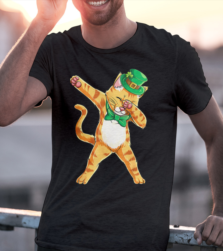 Dabbing Cat St Patricks Day Green Bow Tie Leprechaun Hat T-Shirt