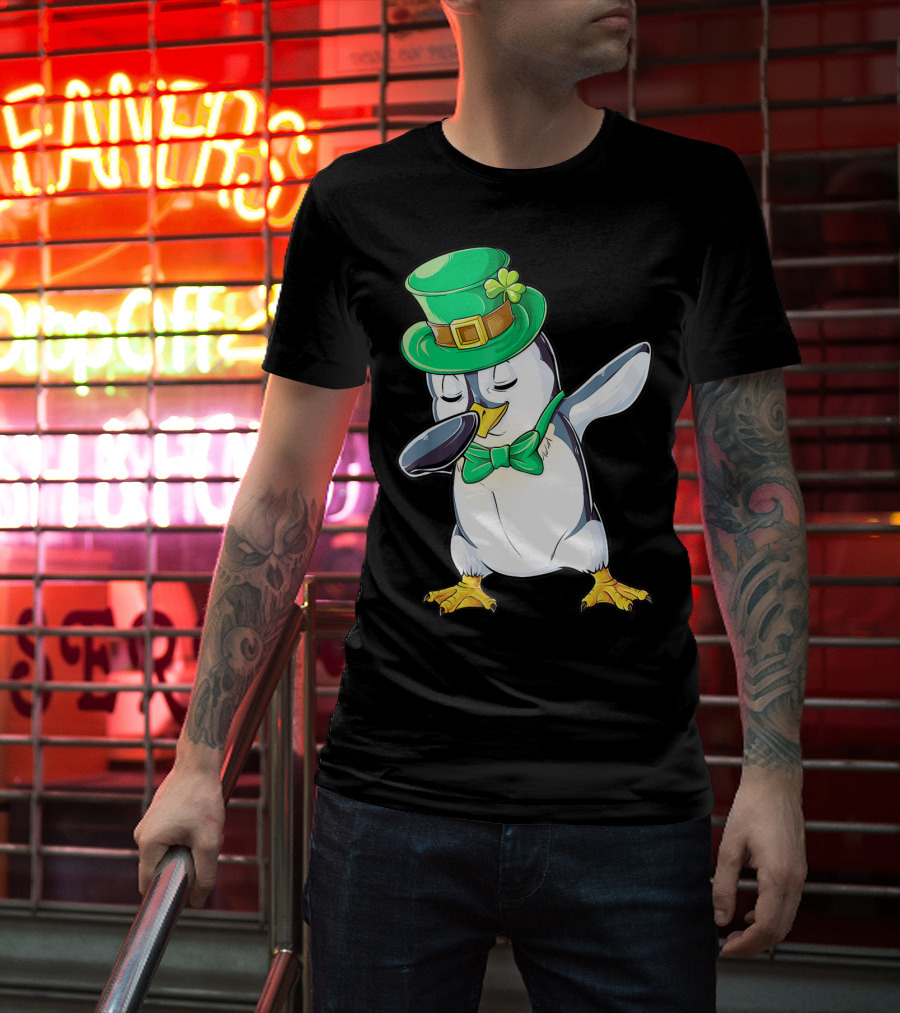 Dabbing Penguin St Patricks Day Leprechaun Hat And Bow Tie T-Shirt